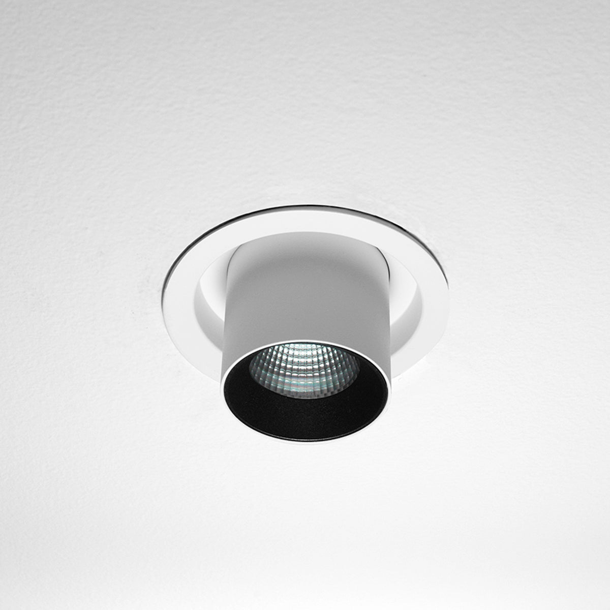 ecolite-376-pull-out-LDE-recessed-adjustable-gimbal-low-glare-modern-architectural-lighting-zlights-custom-2022-interior-3000K-CRI97-quality-white-black-trim-pull-down.jpg